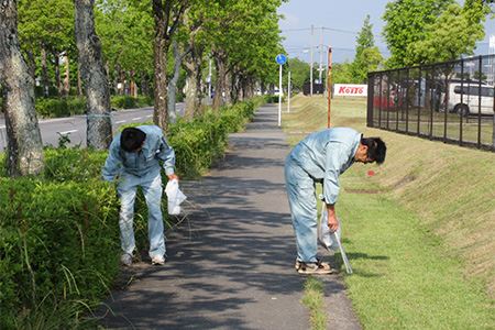 ゴミ拾い・清掃活動（歩道）